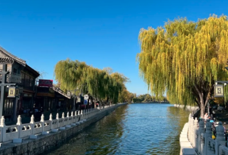 北京的天空，深圳的巨石