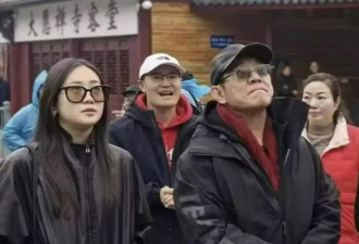 李连杰与女儿现身九华山，打扮朴素显沧桑