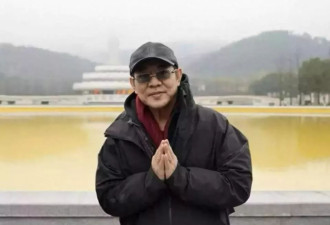 李连杰与女儿现身九华山，打扮朴素显沧桑