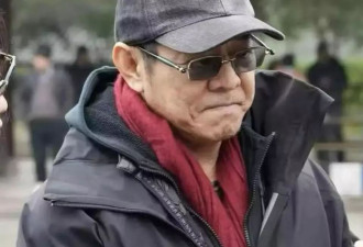 李连杰与女儿现身九华山，打扮朴素显沧桑