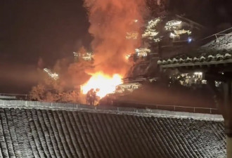 江西望仙谷深夜大火：曾被误认日本 疑有木质建筑被烧塌