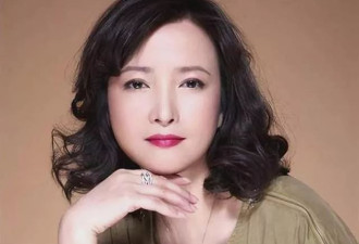 黄绮珊在何晴去世首发文，4个字概括30年姐妹情