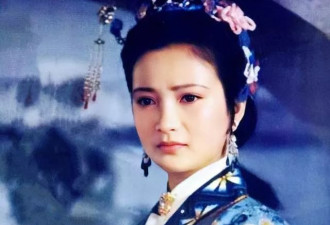 黄绮珊在何晴去世首发文，4个字概括30年姐妹情