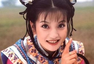赵薇回老家看妈妈！老实低调、脸捂严实