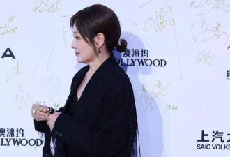 这居然是张凯丽?! 63岁的她风格大变……
