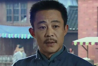 突传喜讯！58岁老戏骨侯勇喜获儿子，一家三口合体现身，逢人便夸