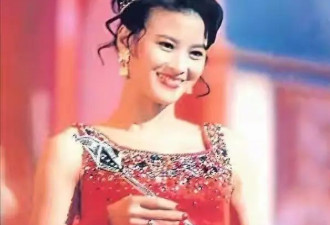 亚姐冠军疑似有黄昏恋？曾被前夫家暴，离婚后...
