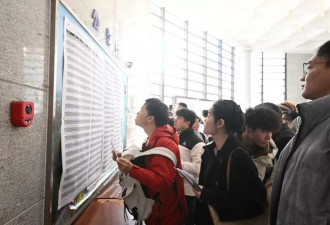 35岁去考公，一场属于中年人的“上岸”复活赛