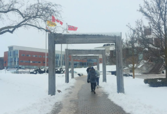 安省留学"明星高校"连关2校区、裁员千人! 整座城市"大失血"