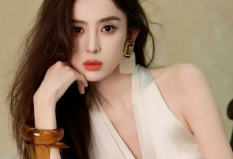 新疆女星古力娜扎写真美爆了！又纯又欲魔鬼身材性感火辣