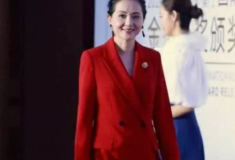 老戏骨齐聚澳门,陶慧敏惊艳全场,潘虹穿搭却让人看不懂?