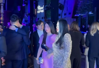 李湘带女儿参加晚宴！16岁王诗龄瘦了，气质非常端庄