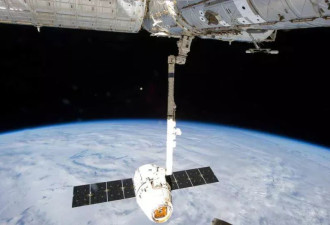 惊险！星链卫星闪过中国火箭来袭 SpaceX愤怒