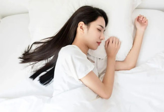 心脏在左边，所以睡觉时不能左侧睡？