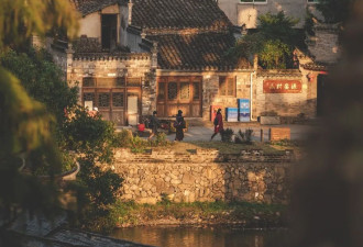 不收门票的千年古镇，人少景美，2000元玩一个月