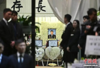 香港殉职消防员何伟豪设灵，李家超等人到场悼念