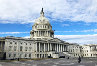 几乎是中国的5倍 这国狂抛美国债