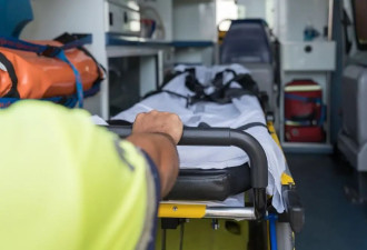 患者在救护车上要求下车小便坠桥身亡，法院判了