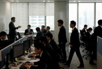 豪掷300万瑞士留学，我成了LV柜姐