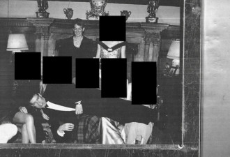爱泼斯坦案相片 安德鲁躺5女腿上 在王室庄园拍摄