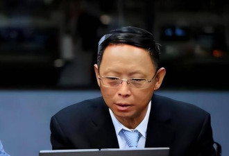 他全家移民却在中国疯狂捞金，一年赚走4个亿