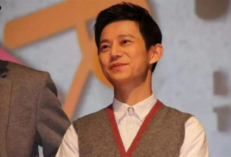 无妻无子、与保姆相伴的何炅，走上了另外一条道路