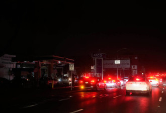 旧金山13万户陷黑暗 交通号志停摆 交通全乱套
