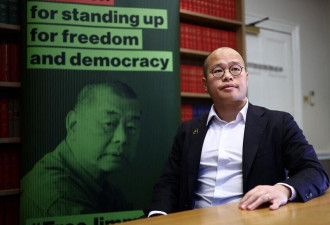 “岂有文章倾社稷，从来佞幸覆乾坤”