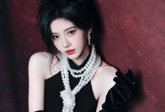 美若黑色玫瑰！鞠婧祎31岁红毯造型封神，小个子穿搭教科书再升级