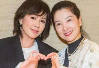 60岁刘嘉玲回苏州参加同学会，合影状态超年轻：50年师生情越陈越醇
