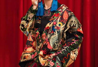 宁静晒了张没修没滤镜的素颜自拍，皱纹眼袋全在