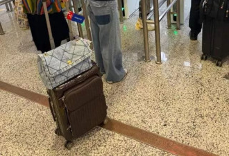 秦昊一家五口度假，伊能静少女打扮但很显胖