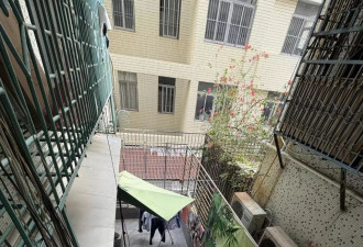 小区加装电梯要砸掉部分涉及自家露台？施工队称方案已备案