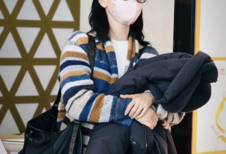 陈数“中年女性穿搭标杆” 基础色搭配亮色点缀