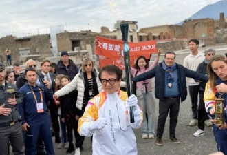 71岁成龙在米兰传递火炬!打醉拳身手矫健彰显奥运精神