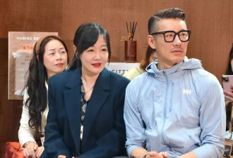 47岁薛佳凝变样了，脸肿脖子粗下巴三层肉