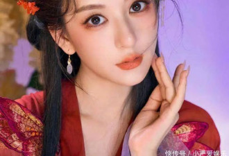 郭富城老婆产后火速复工，身穿红纱裙古典美，与温碧霞同台不逊色