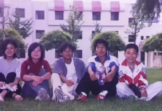 赵丽颖初中同学分享旧合照,稚嫩青涩,网友:谁能想到成了大明星