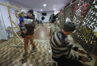 CNN：乌克兰男性不愿上战场 数万人冒险偷渡出境