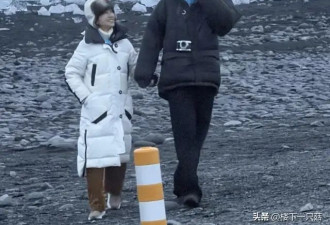 孙丞潇求婚金莎后被偶遇 两人手牵手笑容甜蜜 金莎摇头晃脑像小女生