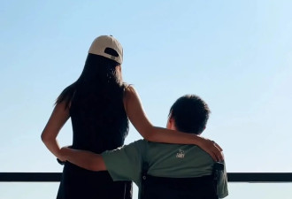 女子回应推着高位截瘫男友环球旅行：靠过往积蓄