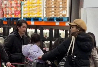 钟嘉欣和老公带娃逛超市，大13岁老公模样显老