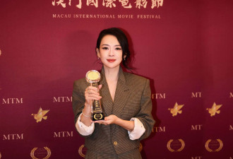 章子怡回应四封金莲花影后！晒与奖杯合照心情大好