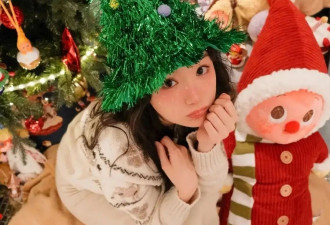 37岁毛晓彤晒圣诞美照，少女感爆棚宛如18岁