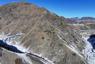 世界最长高速公路隧道穿越天山20分钟 全线通车