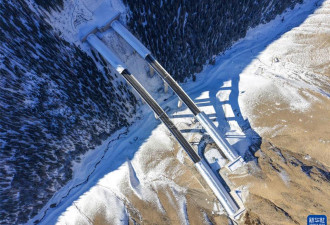 世界最长高速公路隧道穿越天山20分钟 全线通车