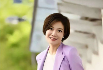 75岁香港老戏骨爷孙恋疑塌房，搂小31岁歌手被拍，自曝仍想生子