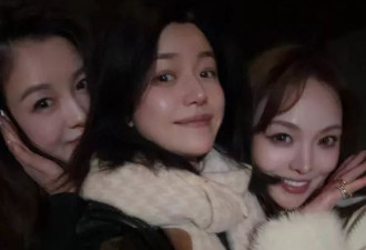 陈妍希带儿子和好友过圣诞！9岁小星星穿红色毛衣