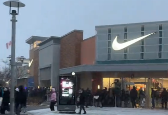 多伦多人天没亮顶着大雪排队抢购! Outlet、Vaughan Mills爆满