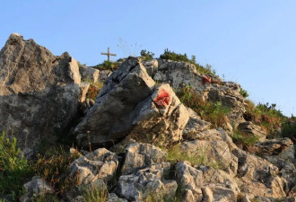 8个中国年轻人德国登山遇险 直升机都来了